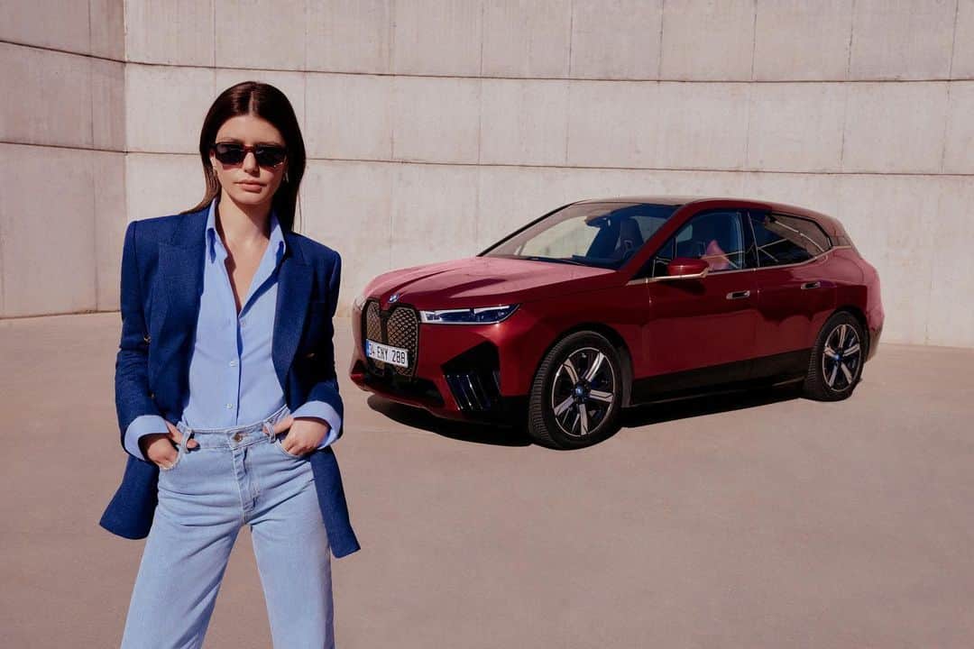 ベレン・サートさんのインスタグラム写真 - (ベレン・サートInstagram)「Yeni çağın öncüsü tamamen elektrikli yeni BMW iX ile daha sürdürülebilir bir geleceğe doğru yol alıyorum.⚡️ @bmwturkiye isbirligi」11月26日 20時46分 - berenn_saat