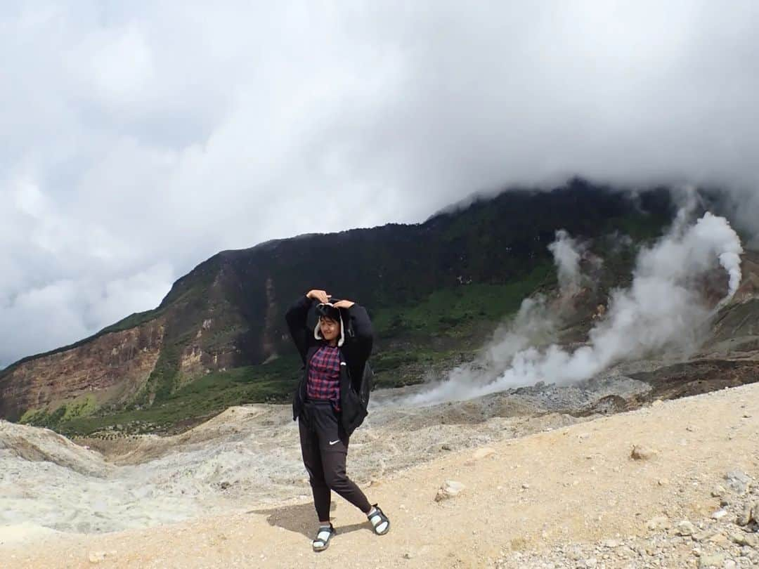 ソア さんのインスタグラム写真 - (ソア Instagram)「Papandayan Mountain passed☝🏻 Bring back 1 month ago, when our leg feels like almost gone😁📉」11月26日 21時08分 - mutiararlene