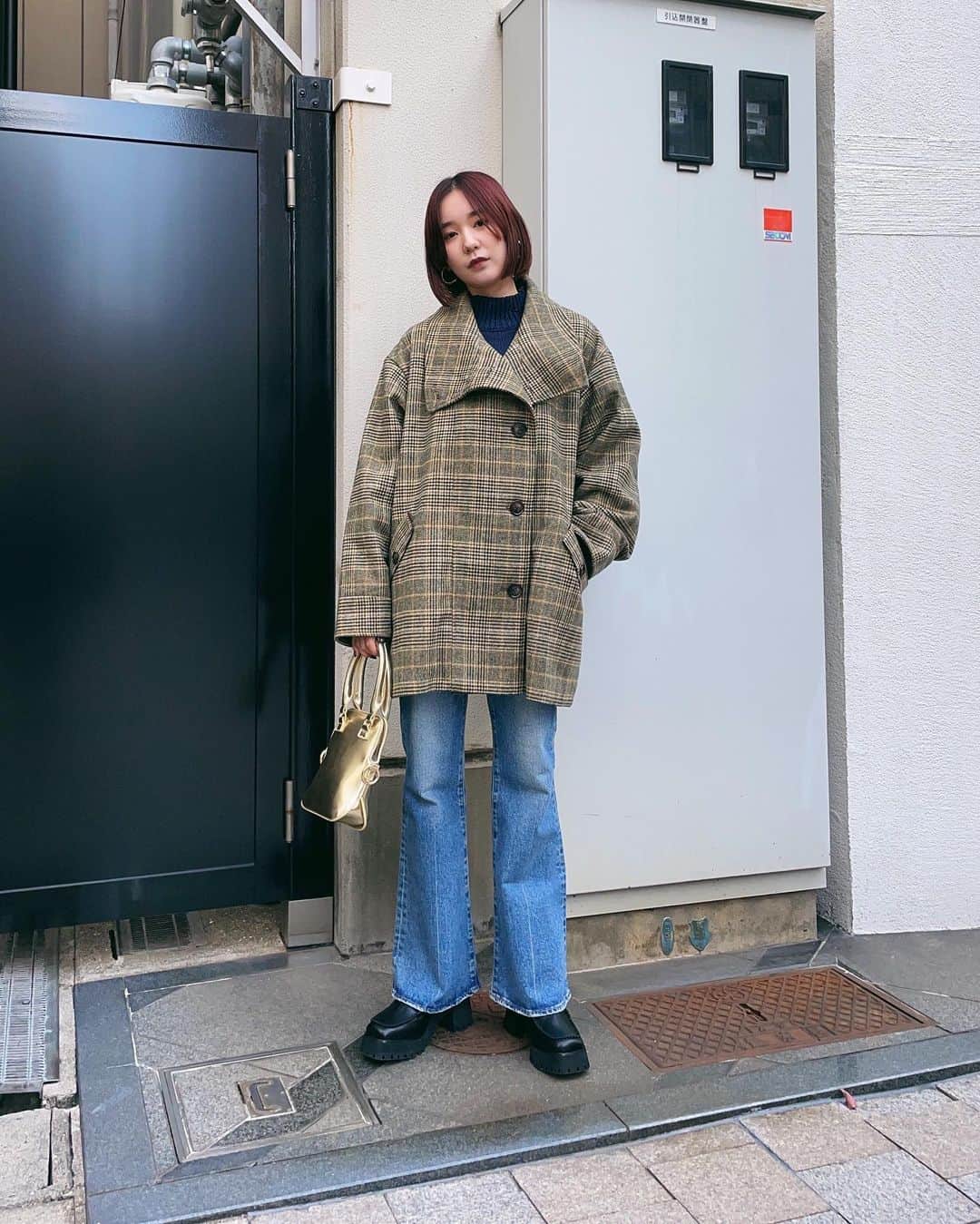 MOUSSY SNAPさんのインスタグラム写真 - (MOUSSY SNAPInstagram)「#MOUSSYSNAP @re_ka622 162cm  ・STAND COLLAR MIDDLE COAT(010FAH30-5610) ・BROKEN HIGH NECK KNIT PULLOVER(010FAS70-6790) ・MVS FLARE(010FAA12-1300) ・VERTICAL HANDLE BAG(010FAW51-5880) 全国のMOUSSY店舗／SHEL'TTER WEBSTOREにて発売中。  #MOUSSY #MOUSSYJEANS #MVSJEANS」11月26日 21時19分 - moussysnap