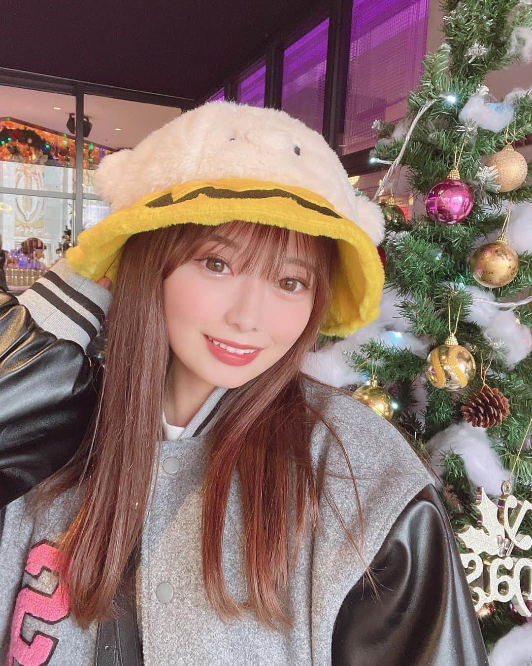 涼本理央那のインスタグラム：「ゆにば行ったけど写真ほぼ撮ってない😀w ハリドリ怖すぎてしんだ😇  みゆとー！  #universalstudiosjapan#ユニバ #ユニバーサルスタジオジャパン #大阪 #チャーリーブラウン #クリスマス #👍」