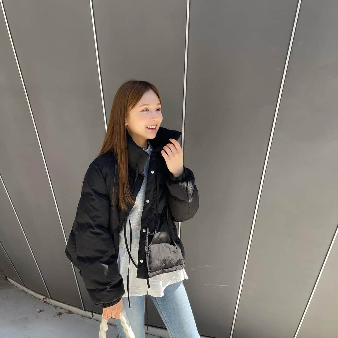 ひよんのインスタグラム：「🏂🎿🎄  みんなもう9unqダウン、 ゲットしてくれたかな？😆❤️‍🔥 ダウンだけど女の子らしく着れるよ🤤  #9unq #ひよん #ダウンジャケット #ダウンコーデ」