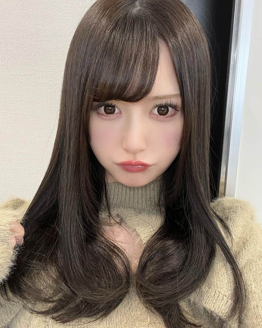 山本望叶のインスタグラム：「EATMEコーデ🤍  #ootd #code #コーデ #コート #ワンピースコーデ #eatme #lilybrown」