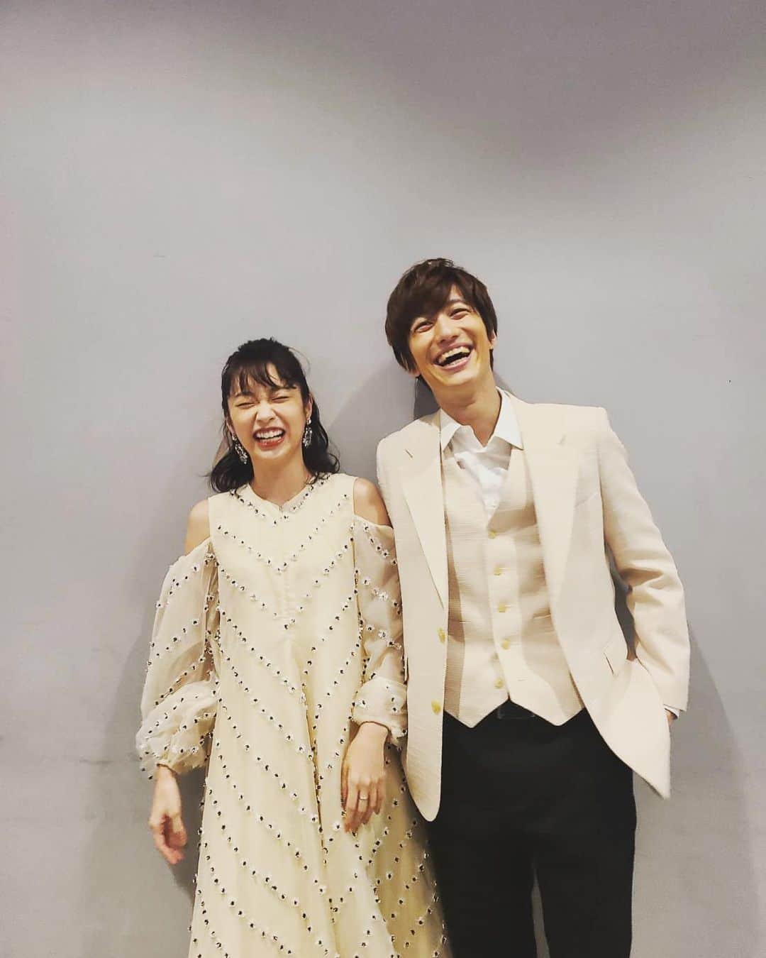 水田航生のインスタグラム：「あ、AAAこの人ともデュエットさせていただきました。「The Last 5 Years」より「The Next 10 Minutes」  リハも実は一緒に出来ず、ぶっつけ本番だったけど、そこは流石ちみずと兄者のバカ笑い兄妹。息ピッタリ！、、でしたよね？ 写真何枚か撮ったけど、まともな写真がありません。笑  あと、インスタ苦手兄者は頑張ってタグ付けも出来たぞ！といっても、タグ付けする意味がいまだにピンときてない兄者でした。 （撮影時のみマスクを外しています）」