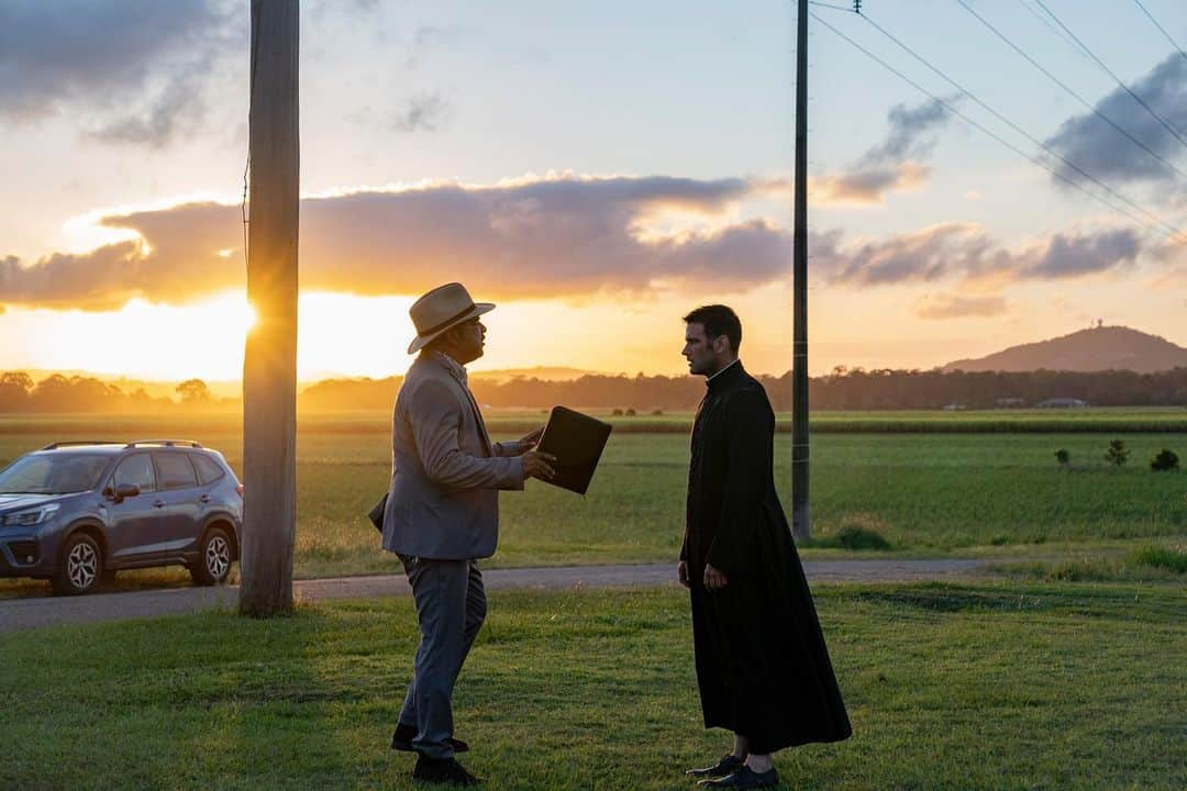 コリン・ドネルのインスタグラム：「Filming in beautiful #yugambeh language country with the incomparable @waynerblair • 4 days til #Irreverent on @peacocktv」