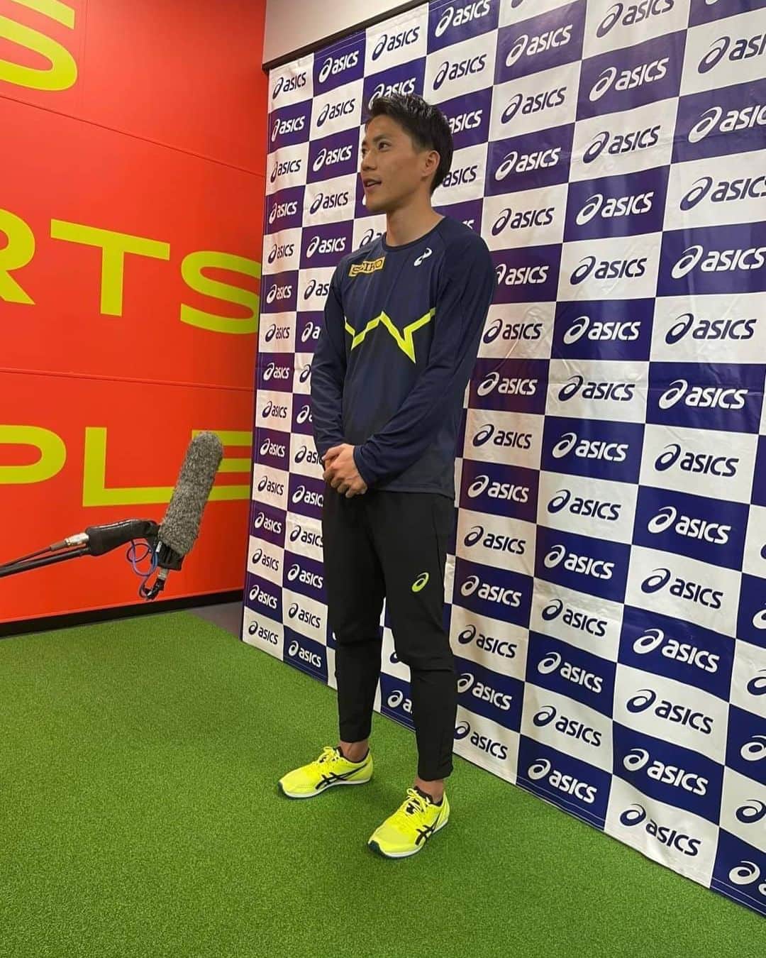 のインスタグラム：「アシックススポーツコンプレックス(ASC)開設3周年記念イベントでした。会員様や一般参加者も交えて楽しい時間を過ごしました!  ・TRACK ELITE JACKET ・ロングTシャツ  着用秋冬アイテム🆕 こんな激しい運動できます笑  #asics #trackandfield  #アシックス」