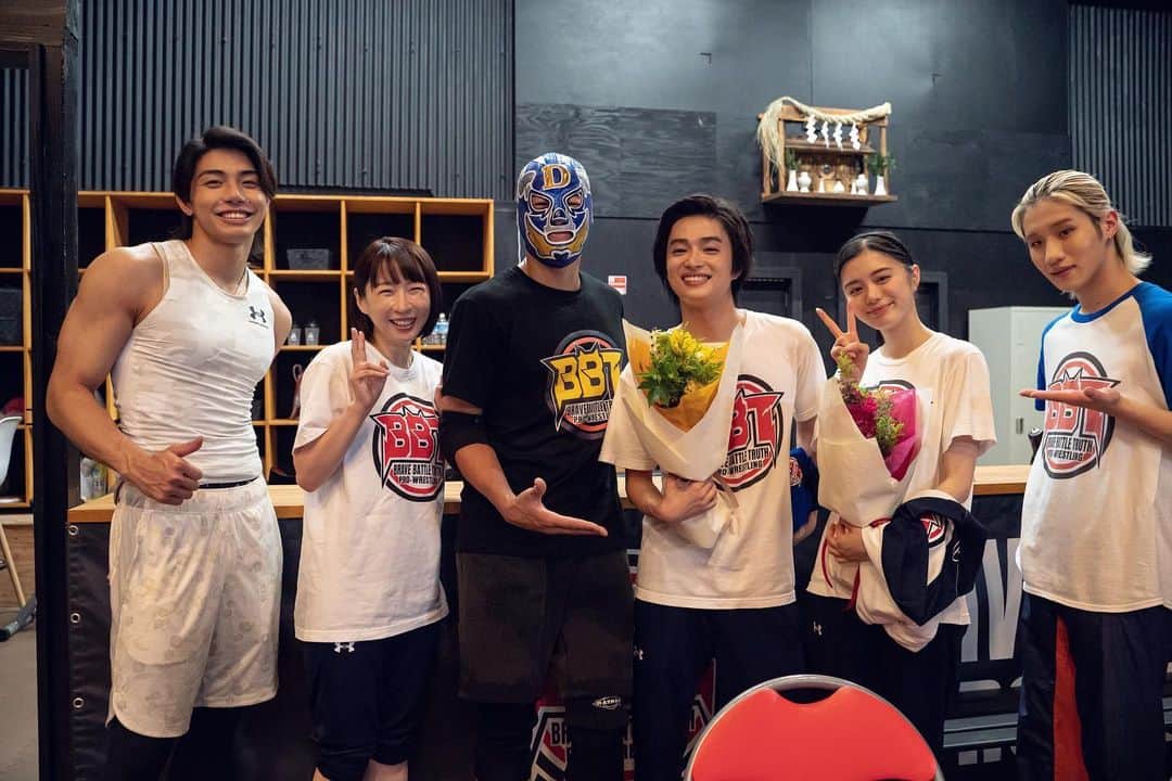 のインスタグラム：「覆面D 最後まで見守っていただきありがとうございました！ みんな幸せでありますように、！ 毎週、感想くださった皆様ありがとうございました！ ぜひ、最終回もたくさん#覆面D で呟いてくださると嬉しいです☺︎ またどこかでお会いしましょう！」