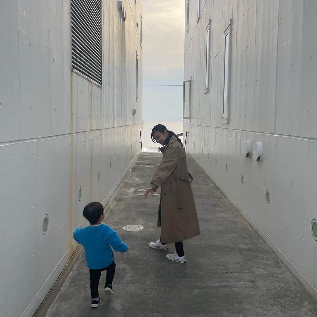 にわみきほのインスタグラム：「今年は暖かい日が多いので トレンチコートが大活躍してる❤️‍🔥  🧥@hyke_official」