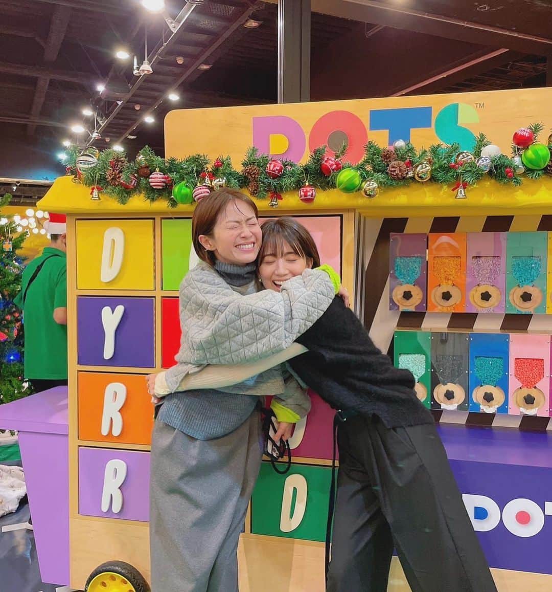畑野ひろ子のインスタグラム：「昨日、 @ldctokyo レゴランドのイベントに行ったら、ずっと会いたいなぁー😆って思っていた　@akihigashihara ちゃんが‼️最近全然会えてなかったから、本当嬉しかった！ 会うと安心するんだ☺️年下だけど、お姉ちゃんのような存在。 次はゆっくり会いたいな💙」