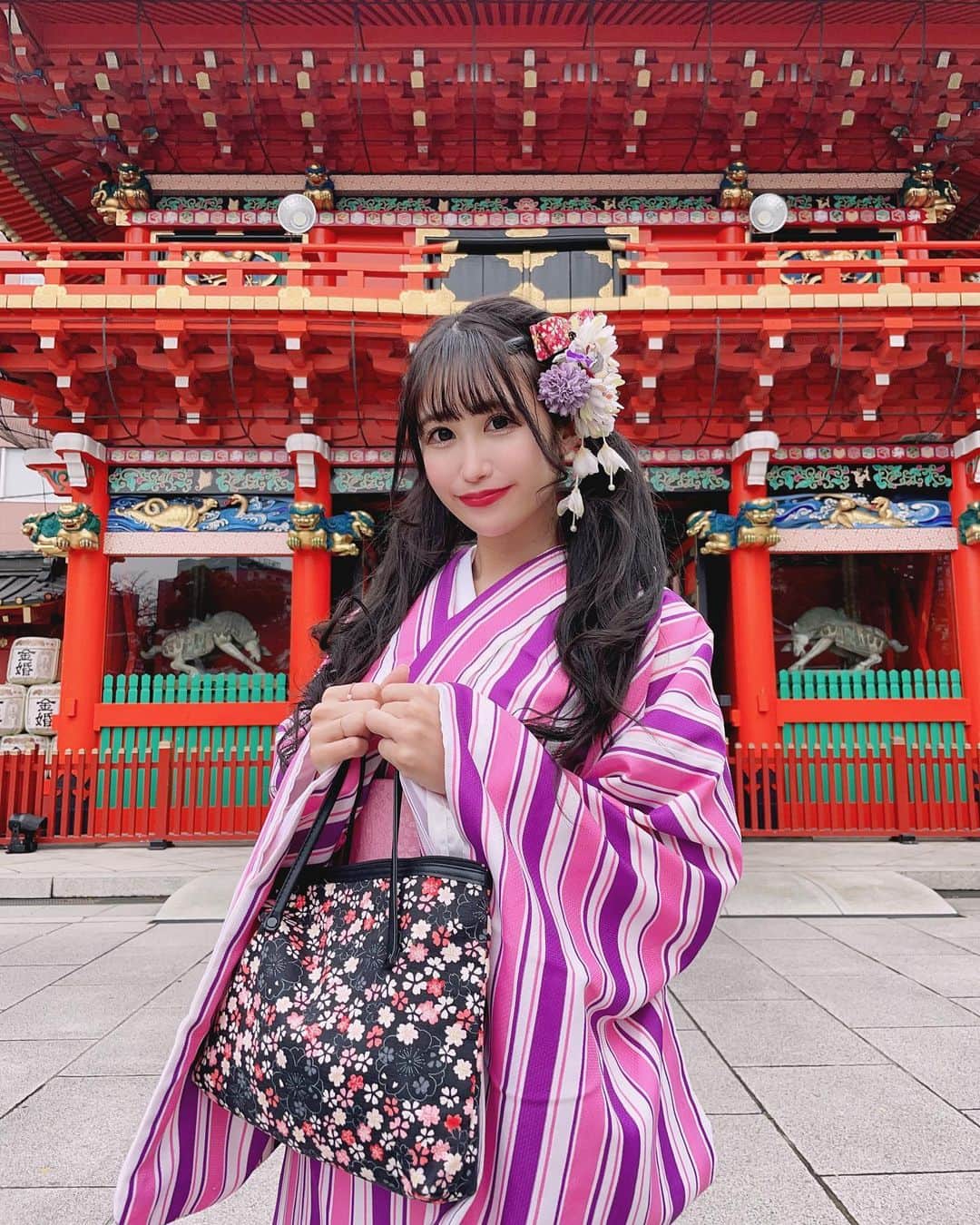 のインスタグラム：「ばえばえのばえ( ¯꒳¯ )ᐝ♥ 髪の毛自分でやったの天才〜♥  #和装ヘア #着物女子 #神社 #神社巡り #和装 #神田明神 #ヘアアレンジ #着物ヘア  #着物レンタル #着物 #ピンク #可愛い #アイドル #推してください #アイドル前髪 #ツインテール #おさげ #ツインテールアレンジ #きとアイ #丸瀬こはる #ここちゃ可愛いぴえ」