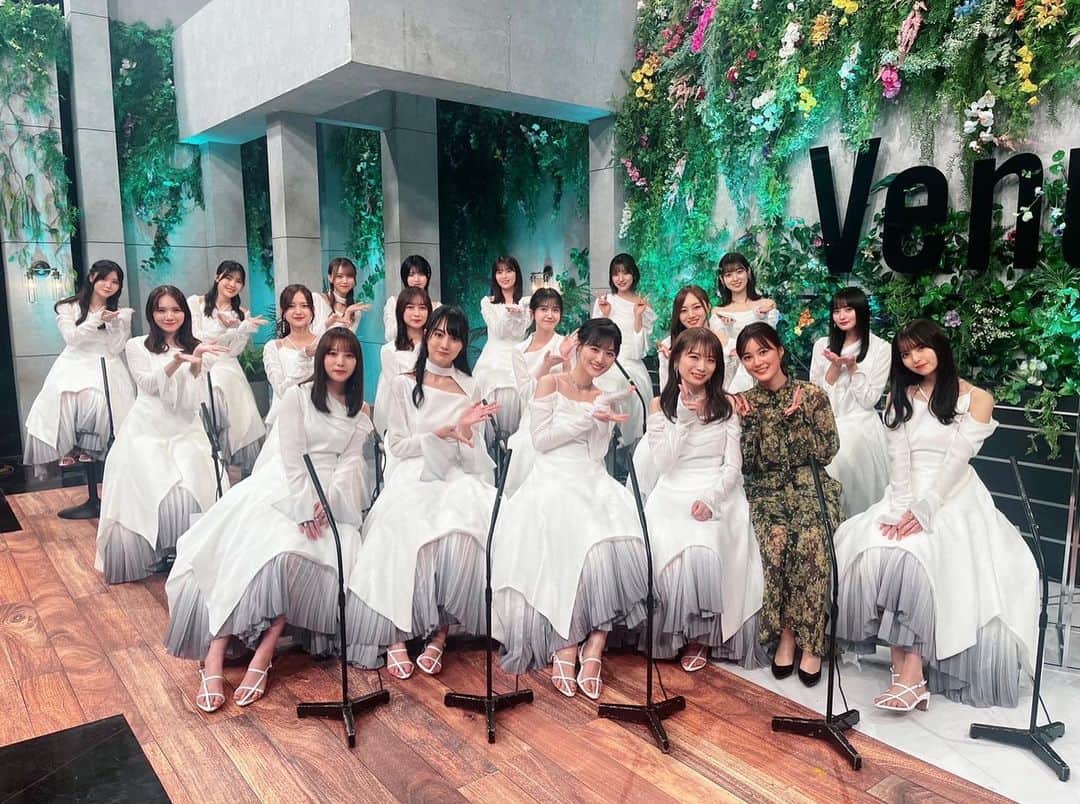 生田絵梨花のインスタグラム：「Venue101 乃木坂46 来てくれました✨  一気に時間が巻き戻るような でも遠くの世界を見ているような 尊い時間でした。  とっても嬉しかった～ ありがとう。  #Venue101 #乃木坂46 #ここにはないもの」