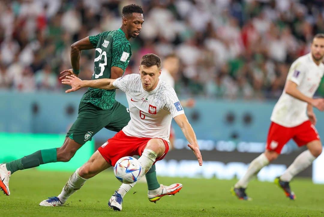 クリスティアン・ビエリクのインスタグラム：「Ważne zwycięstwo, brawo drużyna! Walczymy dalej🇵🇱👊🏻 #qatar2022 #laczynaspilka」