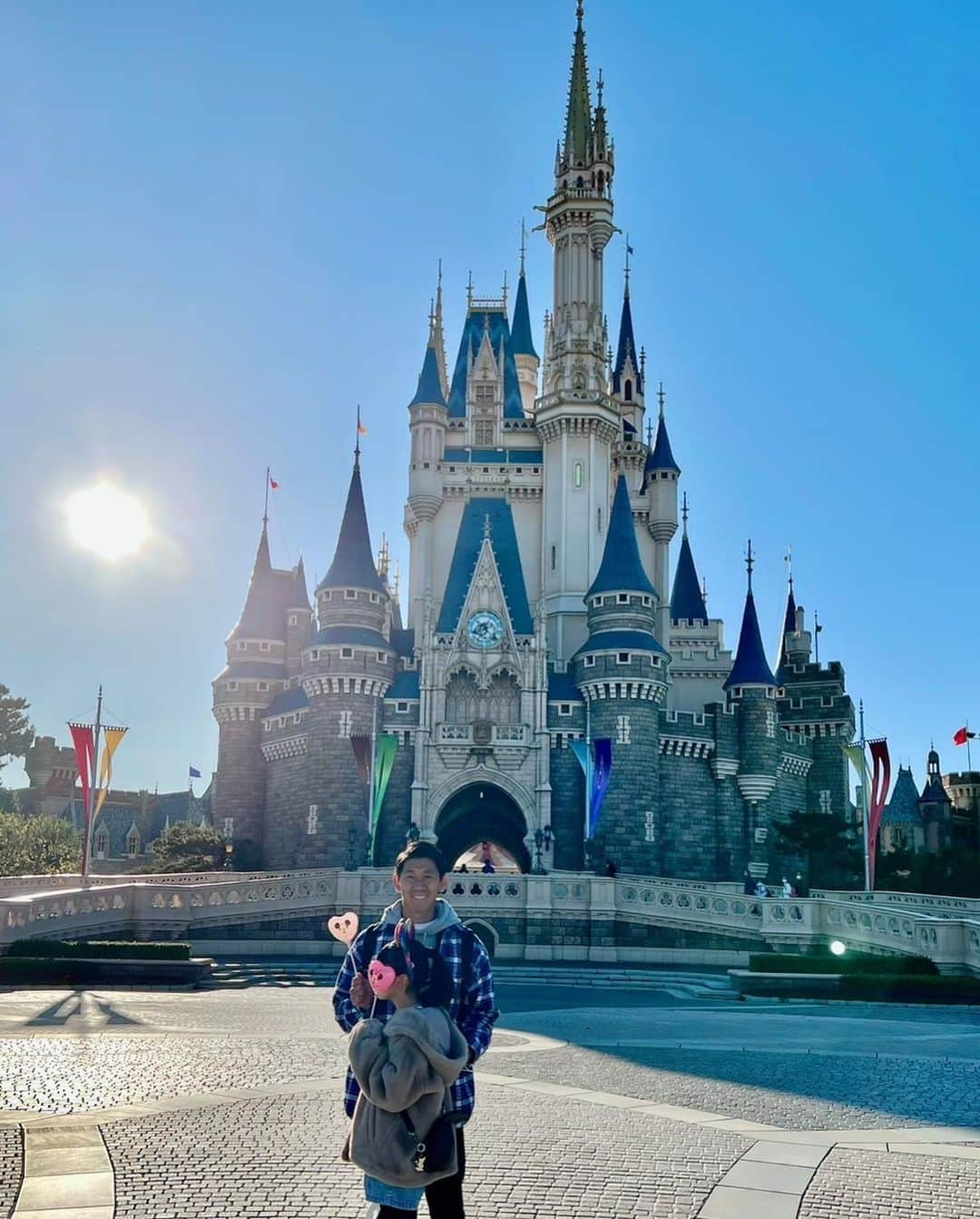 水本裕貴のインスタグラム：「Happy Birthday🎂 もう10歳かぁ〜大きく元気に育ってくれてありがとう！ 将来の夢はパパのお嫁さんから美容師・ネイリスト・ディズニーのキャストに変わりました😂 3つ掛け持ちするそうです笑 またデートしようね❤️  #Disney #日本vsコスタリカ #ガンバレ日本🇯🇵」