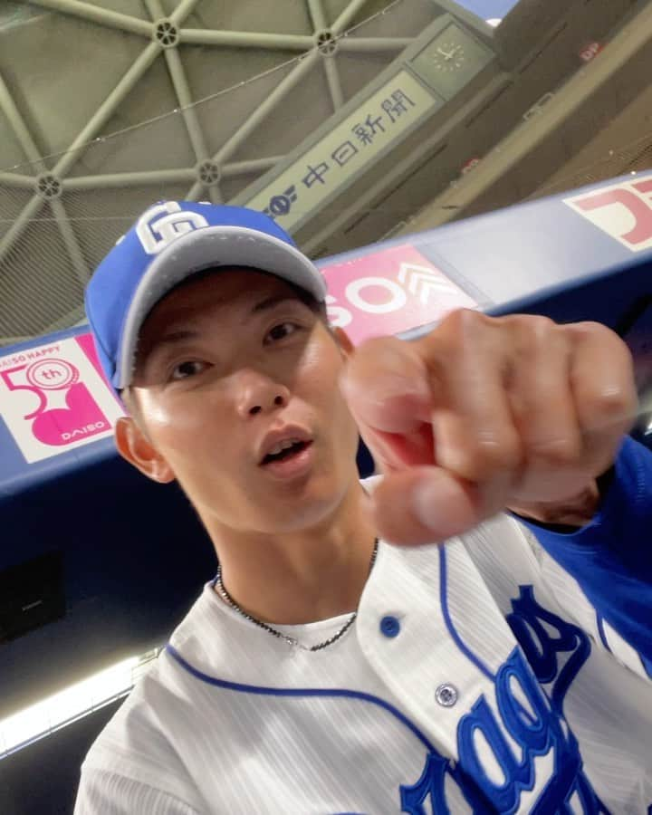 田島慎二のインスタグラム：「いやー 良くないね 人のスマホを勝手にいじって写真撮る後輩たちよ、、😤」