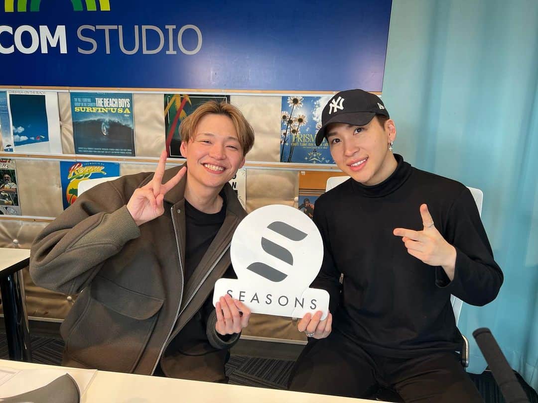 藤井達也のインスタグラム：「SEASONS RADIOありがとうございます😄 ゲスト 山邊玲音くん‼️  久しぶりに会ったけど最高すぎw 飲もう🍺 #FMサルース #たまプラーザ　 #バチェロレッテ」