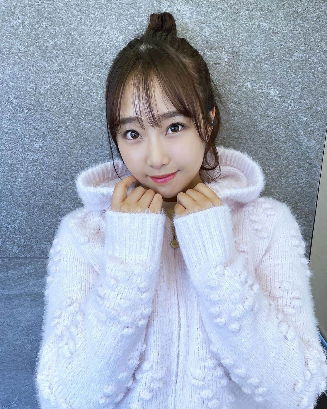 加藤夕夏のインスタグラム：「⁡ ⁡ ⁡ 2日間、ありがとうございました🥺🥰 ⁡ ⁡ 1週間最後の日曜0時からは FM岡山　#おやすみNMB48 聴いてね〜っっ！！！👂🏻📻♬ ⁡ ⁡ ⁡ #好きだ虫 #オンラインお話会 #NMB48 #アイドル #ルームウェア #お団子ヘア #パジャマ #ジェラピケ #おやすみなさい」
