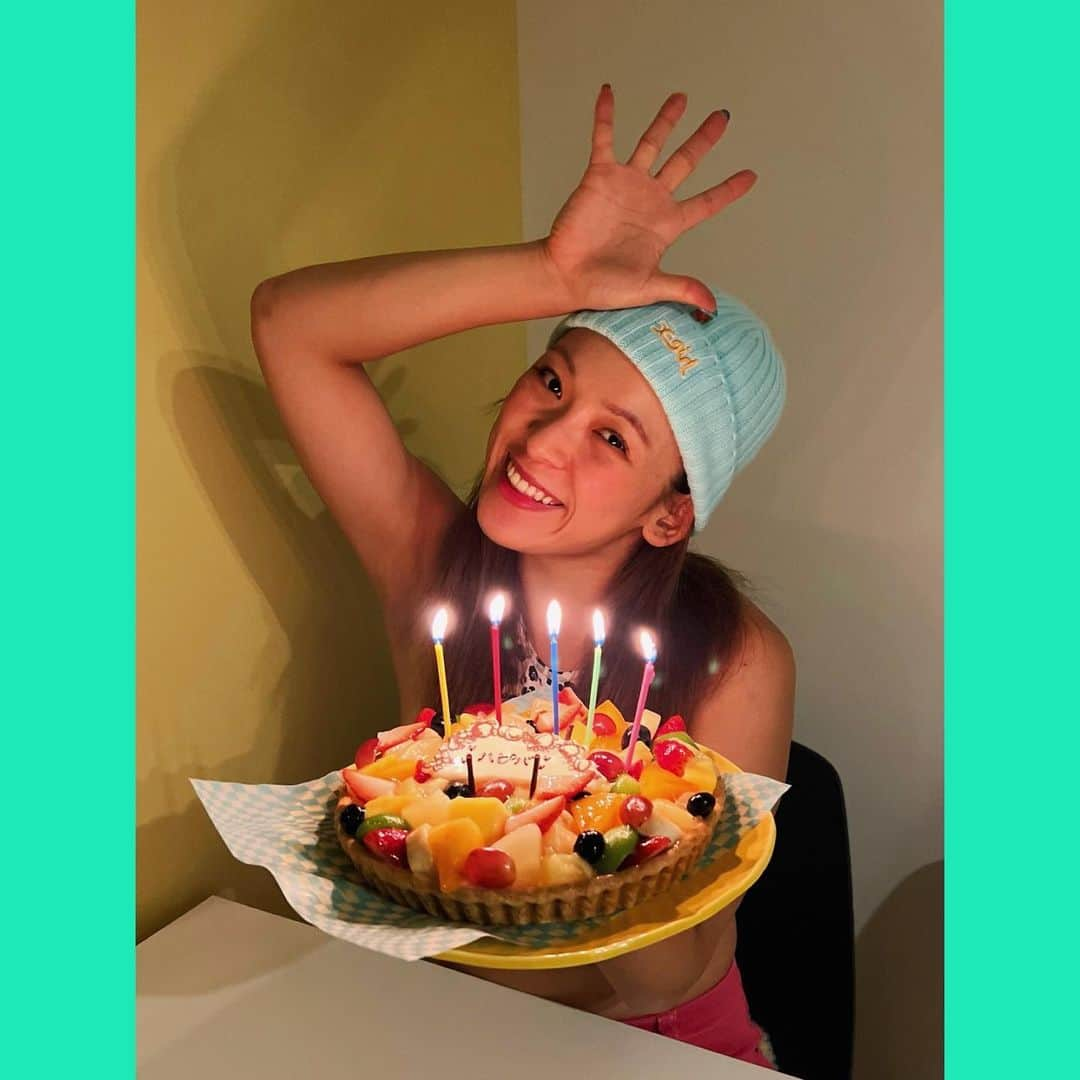 フワちゃんさんのインスタグラム写真 - (フワちゃんInstagram)「もういい大人なのに、誕生日前後はやっぱはしゃいじゃうね  the Happiest Day of the year! 11.26!!!」11月27日 23時08分 - fuwa876