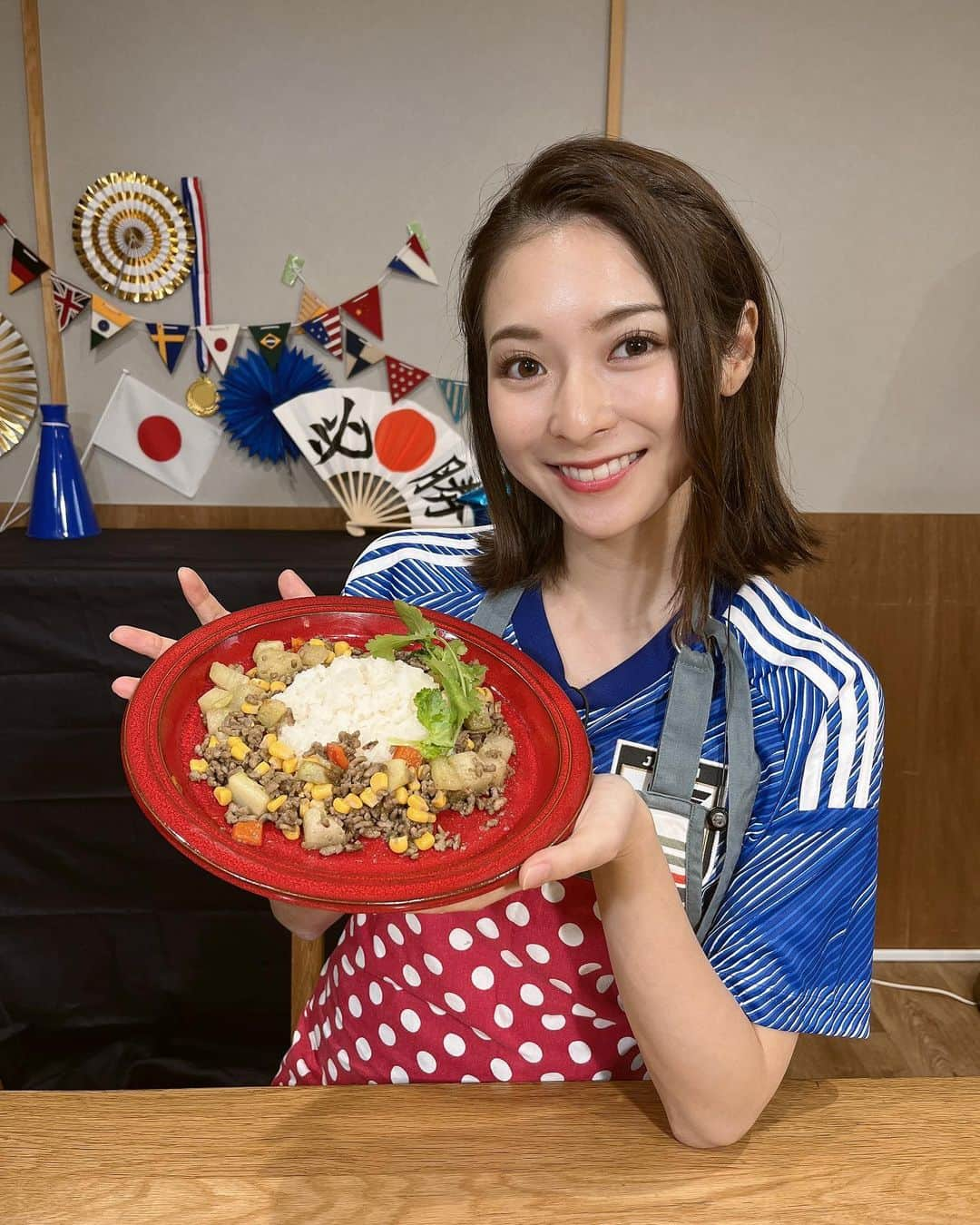 住田紗里さんのインスタグラム写真 - (住田紗里Instagram)「いよいよ今夜7時キックオフ⚽️ 「日本×コスタリカ」です❗️ 決勝トーナメント進出をかけた大切な一戦。全力で応援します❗️  写真は、「あら、いーな」の ライバル飯企画で、 コスタリカの料理、 ピカディージョを作った時のものです  #決勝トーナメント進出に向けて #頑張れ日本 #サッカーワールドカップ#ワールドカップ#W杯#サッカー#football#サムライブルー #日本代表選#日本対コスタリカ#コスタリカ戦#絶対に負けられない一戦#絶対に負けられない戦い#絶対に負けられない #ピカディージョ#あらいーな」11月27日 15時04分 - sarisumita_ex