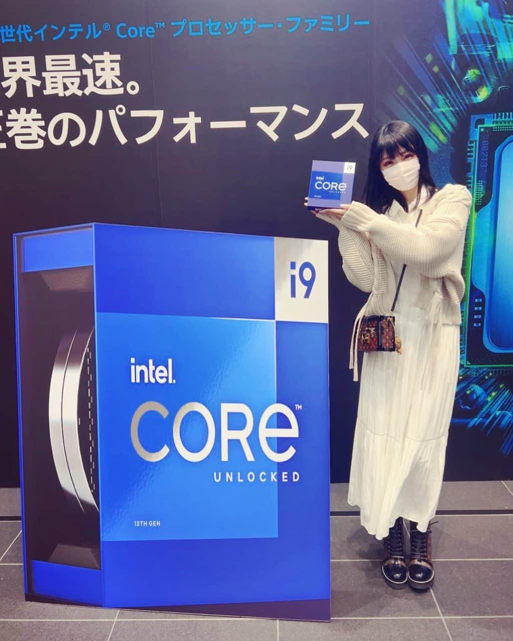 伊石真由のインスタグラム：「Intelさんのイベントにて i9とまゆち   #自作pc  #自作pc女子」