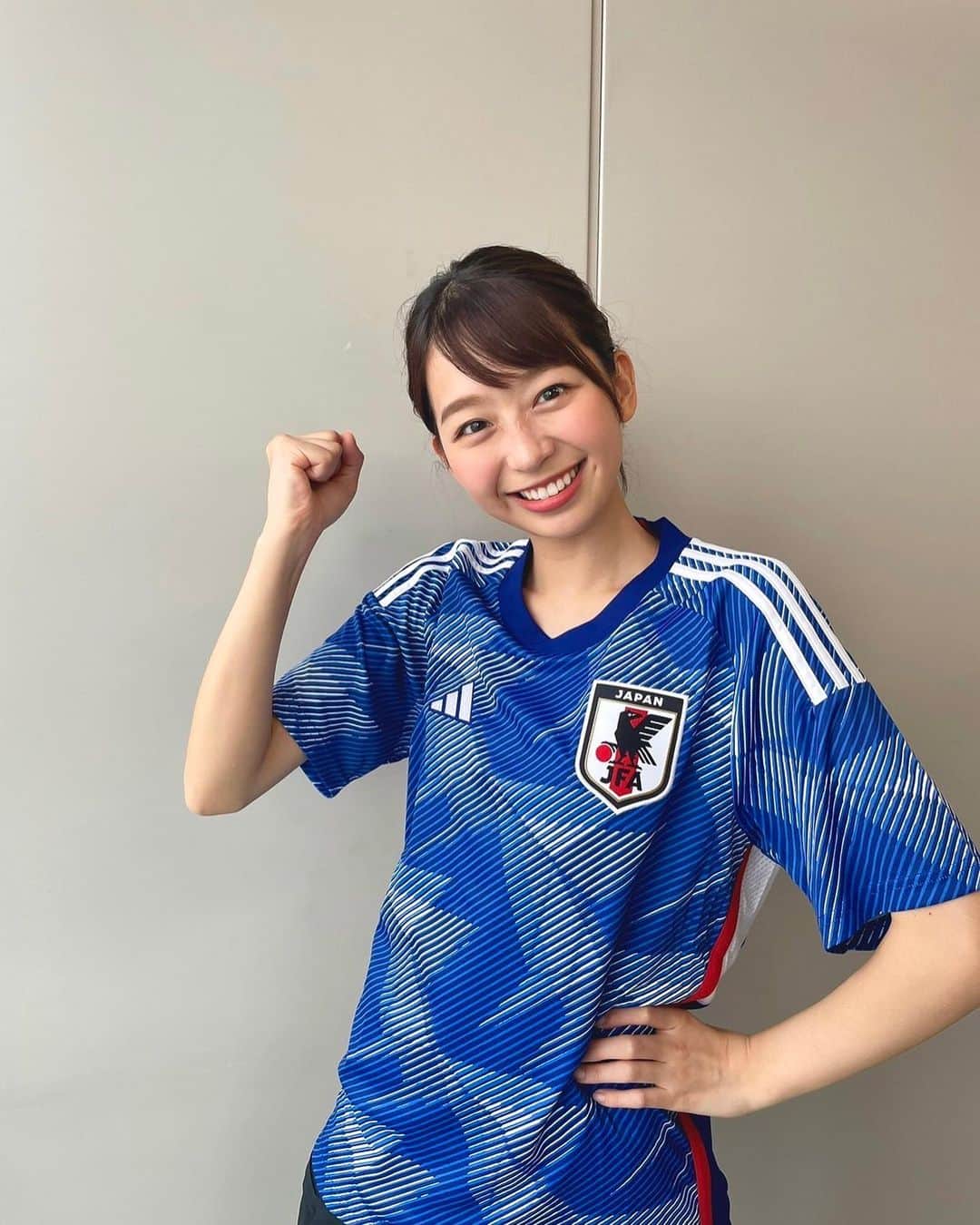 フジテレビアナウンサーのインスタグラム：「. 小室瑛莉子です！！ ワールドカップ期間は毎日がお祭りのようで、 ウキウキしちゃいますね✨ ⁡ そんな今日はついに、コスタリカ戦⚽️ ⁡ ドイツ戦の勢いそのままに、 ガンバレ！日本🎌 ⁡ #FIFAワールドカップカタール2022 #小室瑛莉子」