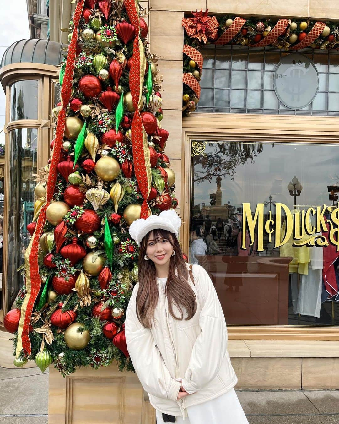 西村季里子さんのインスタグラム写真 - (西村季里子Instagram)「・  ずっと行きたかった クリスマスのディズニーシー🎄🎀🔔  ダッフィーフレンドに仲間入りした #リーナベル もお初にお目にかかりました🦊💝  ぬいぐるみがめちゃくちゃ可愛かったけど もうこれ以上家にぬいぐるみを 増やすな警報出されてるので泣く泣く…🥺  お引越ししたらお迎えにあがるからね🙏🏻  #ディズニー#ディズニーシー  #東京ディズニーリゾート #東京ディズニーシー#シー #クリスマス#クリスマスディズニー #クリスマスディズニーシー  #ビリーヴシーオブドリームス  #tokyodisneysea#tokyodisneyresort  #disney#disneysea#tds#follow#followme」11月27日 18時00分 - kiriko_nishimura