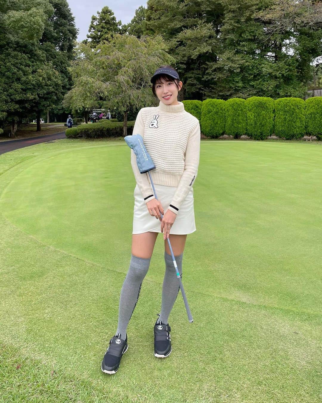 中島亜莉沙のインスタグラム：「e!Golf にてヤマハの新作クラブを 試打した記事がアップされました！  ヤマハのぶっ飛び系クラブ 「インプレス ドライブスター」シリーズです！  ぶっ飛び系クラブなのにスマートで 見た目もおしゃれ🫶🏻  良かったら見て下さい♪  ゴルフウェア Tops @archivio.official_online  Skirt @junandrope  Visor/Shoes @newbalancegolf_japan   #yamaha #egolf #golf」