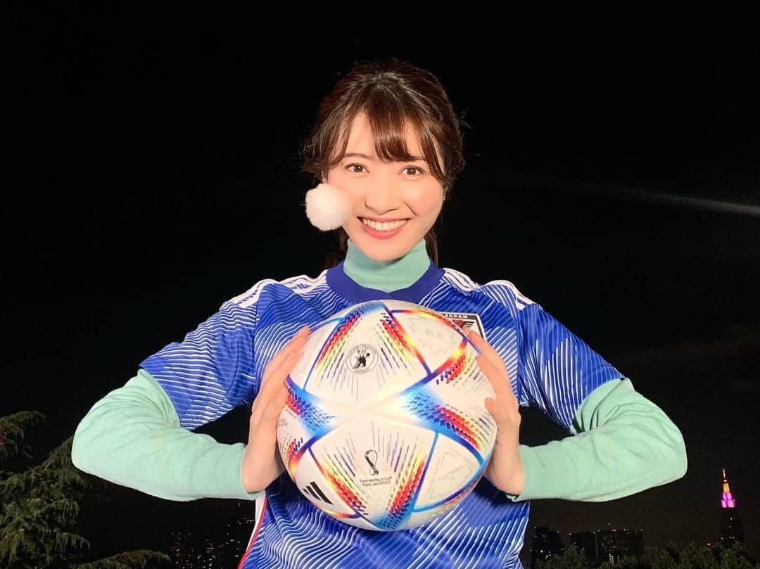 久保井朝美さんのインスタグラム写真 - (久保井朝美Instagram)「⚽️ がんばれ日本📣✨  #サッカーワールドカップ2022 #日本代表ユニフォーム #コスタリカ戦  「俺が決める」 「俺しかいない」 堂安選手に感銘を受けて  昨日のオンエアでは 私も気象に対する 強い気持ちを語りました☀️」11月27日 18時49分 - asami_k920