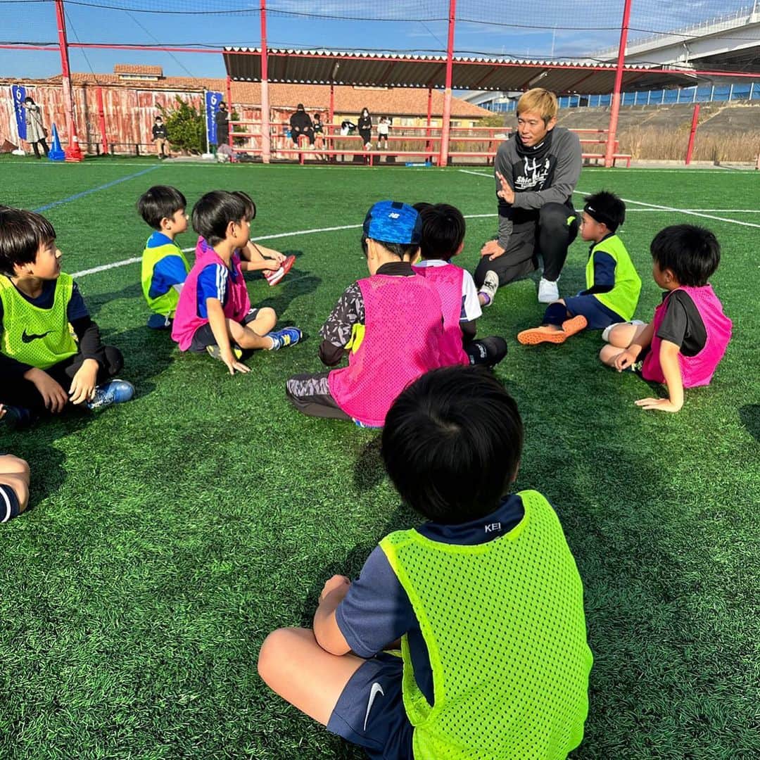 塩谷司さんのインスタグラム写真 - (塩谷司Instagram)「スクール生に会いに１週間徳島へ帰りました！ スクールを開校して4年目になり多くの子供達がサッカーを楽しんでくれています！帰るたびに成長している子供達を見るのが本当に楽しみであります！もっと子供達がサッカーを楽しみそして成長していけるよう最大限のサポートをしたいと思います！ @shiotani.football.school」11月27日 20時01分 - sio12533