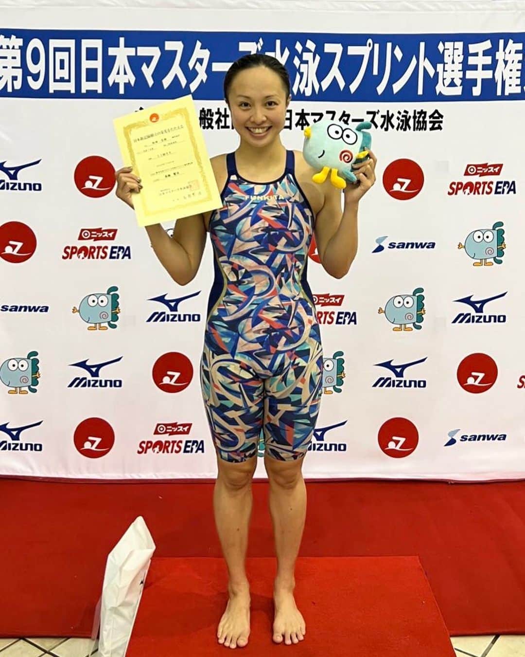 のインスタグラム：「＊ ひっっっさしぶりに、ガッツポーズが出るレースができました💪🏻🇯🇵✨ 個人的には、念願の11秒台でした！！ LINEギフトくれたり、お菓子くれたり、笑 イケメンって言ってもらえたり、お祝いの言葉もたくさんもらえて幸せでした☺️💗 ありがとうございました🙇🏼‍♀️✨  エリートじゃないわたしは、長く永く続けてるからこその今があると思ってる。 憧れてた同世代のひとたちと勝負できる(そして勝てたりする💪🏻笑)なんて、落ちこぼれのむかしのわたしじゃ考えられへん🥺  これからも、がんばる！！！👍🏻  @wonderyears_swim 💜 @funkita.jp ❤️ @funkitaswimwear 🖤  #finswimming #swimming #athlete #wonderyears_swim #funkitajp #funkita #lovefunkita #funkettes #roadtobest #フィンスイミング #水泳 #プール #アスリート #ワンダーイヤーズ #ファンキタ #日本代表 #世界でメダルを獲るまであきらめない #roadtoWG #roadtoworldchampionships #tobemyself」