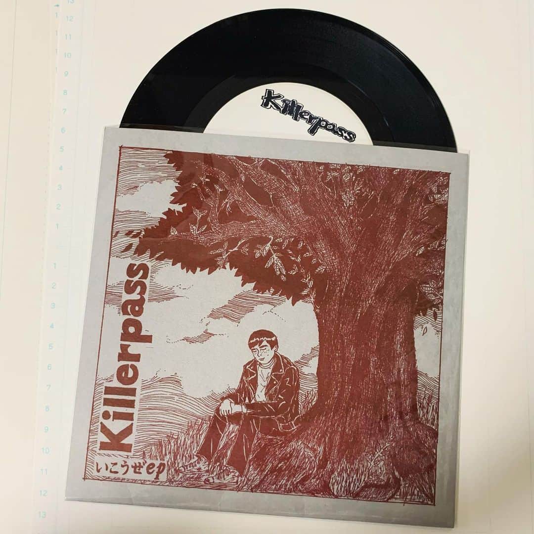 Helmet&Underground RIKOのインスタグラム：「ジャケット描かせていただいたKillerpassのいこうぜep、本日発売です！沢山の人に届きますように🌳#killerpass」