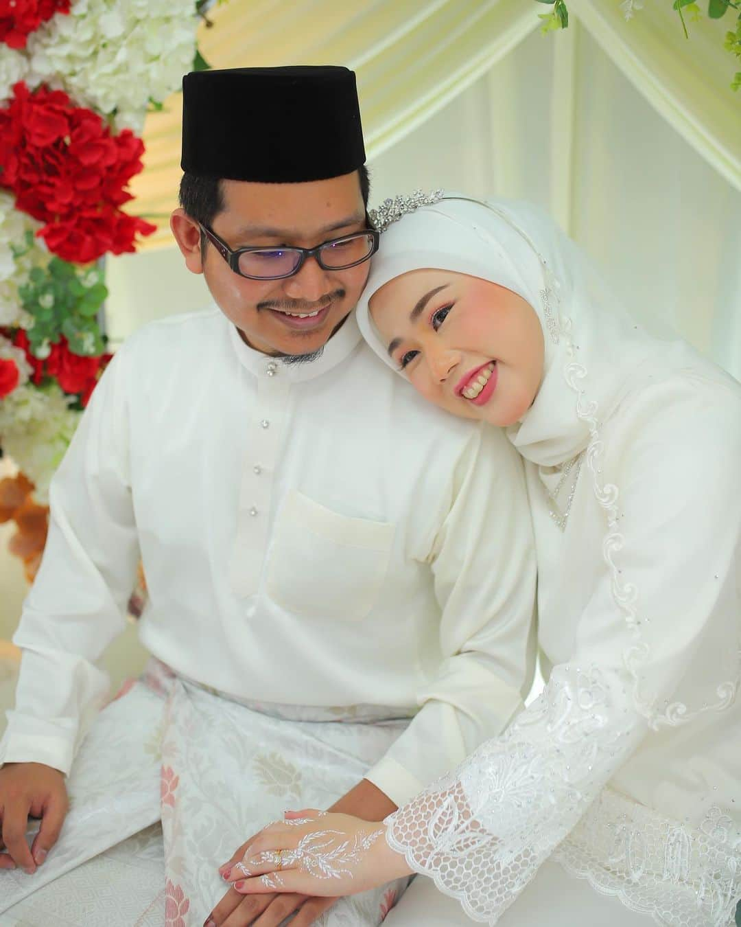 sunaのインスタグラム：「Wedding photo③👰‍♀️🤵‍♂️ Last inside shooting📸 (Pair❤︎)  @rafe_photographer  📍Johor, Malaysia  #Malaysia #Ramadan #Muslim #Muslimrevert #islam  #malaysian  #indonesia」