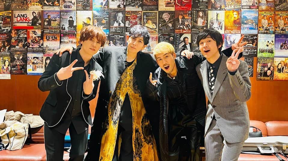 のインスタグラム：「愛知県芸術劇場 コンサートホール で 『#メ～テレPremiumConcert2022 』  フルオーケストラと共に贈る一夜限りのプレミアムコンサートという事で、 ケミストリーとして浦井ちゃんとフジマッキー一緒でたのしかった！  仲間増えたな😊  #浦井健治  #藤巻亮太  #ケミストリー  #ずっと歌い繋ぐ曲」