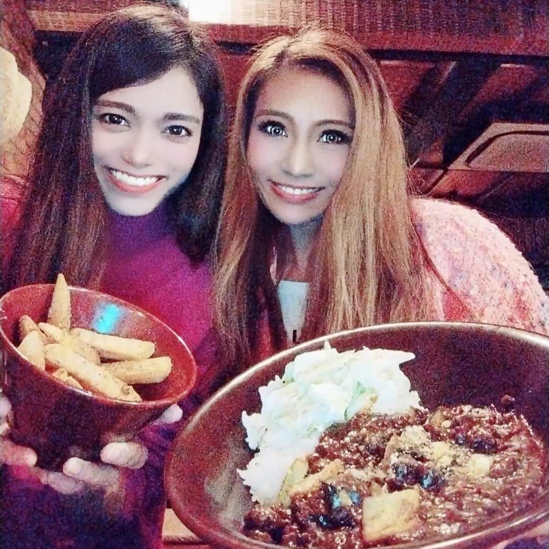 のインスタグラム：「. お仕事後LOVEまゆたんとデート❤ 二人共お洋服ピンクちゃん❤ 大好きな珊瑚礁やっぱり美味しすぎて感動❤  いつもお決まりメニューの ・茄子と挽肉のカレー ・アンチョビポテト ・ビーフサラダ  さてこれからトレーニング❤ 頑張ろー❤ . . 【REIKA calendar 2023📅予約販売受付中】 https://reikajapan.shopselect.net/ 🔼ハイライトから飛べます . . ｡.｡･.｡*ﾟ+｡｡.｡･.｡*ﾟ+｡｡.｡･.｡*ﾟ+｡｡.｡･.｡*ﾟ  【スケジュール】 12/18㈰ PANDORA撮影会 12/29㈭ 東京年末REIKA撮影会 1/22㈰ smooth大阪撮影会  ⚠️パーソナルトレーニング(男女可),ポージングレッスン(FWJ公認講師),リクエスト撮影(初見不可)の問い合わせはDM下さい📧  ｡.｡･.｡*ﾟ+｡｡.｡･.｡*ﾟ+｡｡.｡･.｡*ﾟ+｡｡.｡･.｡*ﾟ  #bikinicompetitor #fitnessmodel #personaltrailer #フィットネスモデル #筋トレ女子 #筋肉女子 #トレーニング #training #筋トレ #workout #パーソナルトレーナー #beachgirl #reikacalendar #calendar2023 #カレンダー #珊瑚礁 #カレー #七里ヶ浜」
