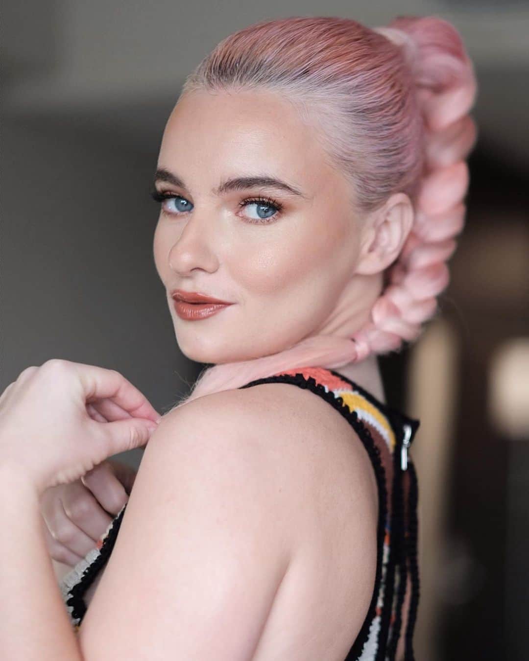 グレース・チャトーのインスタグラム：「Sagittarius season here 👾🐱」