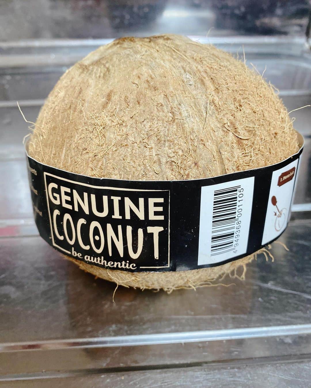 山口提樹さんのインスタグラム写真 - (山口提樹Instagram)「ココナッツ割った！ これからはココナッツを割った事がある人間として生きます #筋肉痛 #どこをどう食べればいいの」11月27日 21時53分 - memberyamaguchi