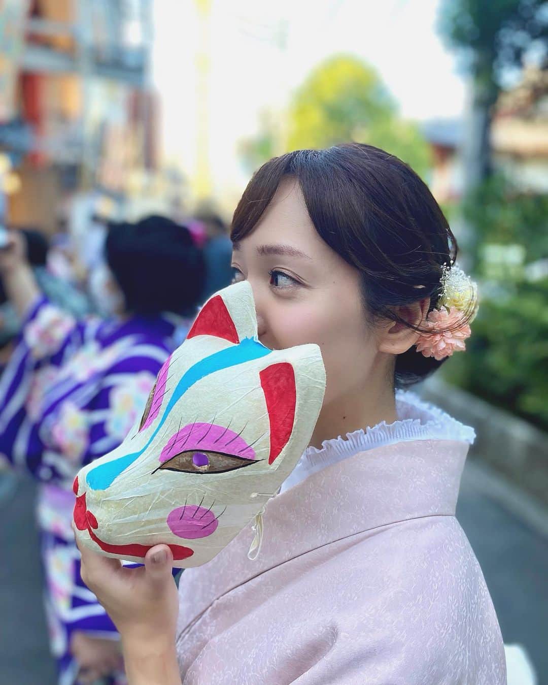 石橋美希のインスタグラム：「🍁秋休み🍁 久しぶりに浅草へ🩰  着物を着て浅草散策をしてきました☺️ レトロモダンや総レースのなど 可愛らしい着物が多く迷いましたが 今回はシンプルなお着物に🫧  レトロな雰囲気に歴史的な建物を眺めつつ、 食べ歩きを満喫してきました🫶🏻🍡 次回は大正ロマンなお着物を…👘💗  #浅草 #東京 #ヘアアレンジ #まとめ髪 #trip #旅行 #着物 #kimono #着物ヘアアレンジ #淡色コーデ  #浅草巡り #梨花和服 #浅草着物レンタル #着物でお出かけ #浅草散策 #tokyo  #asakusa #レトロ #和装 #花月堂 #岩手 #めんこいテレビ #アナウンサー #石橋美希」