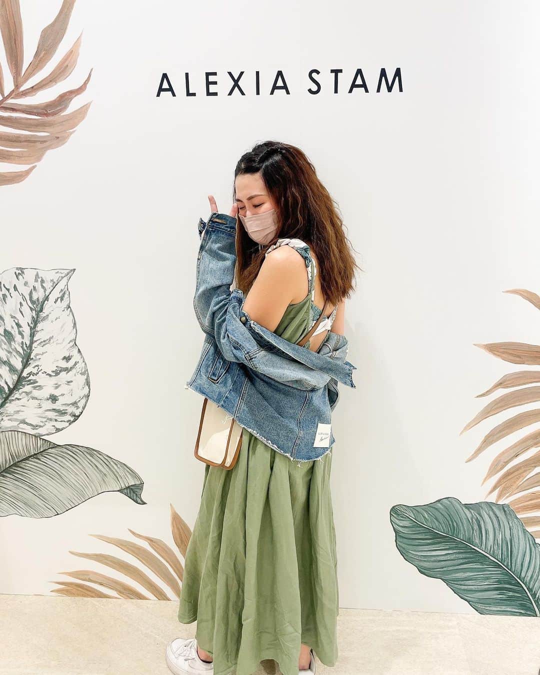 SHIHOのインスタグラム：「♡ 𝗔𝗟𝗘𝗫𝗜𝗔𝗦𝗧𝗔𝗠 𝟮𝟬𝟮𝟯  𝗦𝗦 𝗖𝗼𝗹𝗹𝗲𝗰𝘁𝗶𝗼𝗻 𝗣𝗿𝗲-𝗼𝗿𝗱𝗲𝗿🌿 行きたかったなぁ🥹 私の毎年の楽しみ✨ 今回は行けず、、、。 ・ みちさん🤍 @alexiastam1988  一緒に水着選んでほしかったなぁ🤤 憧れの女神様🤍 ・ 1年前の表参道店以来ぶり えりかさん🤍 @erika_k1124  ゆいかさん🤍 @yuuikaa7  大阪に来てはったのに 会えなくて残念過ぎる😭 ・ なっちゃん🤍 @_nachan_812  まみちゃん🤍 @mamirunrun  定番のお2人さん☺️ 弾丸トークしたかったなぁ🤤 ・ ALEXIA仲間達にも 会いたかったなぁー🥹 みんなのストーリー見て ニヤニヤしちゃったわ🤤 ・ 来年の春の𝗣𝗼𝗽 𝘂𝗽には みんなと会えますように🙏🏽 もはや働きたい🫡笑 ・ ・ #アリシアスタン#海#ラテ肌#海好きな人と繋がりたい#ファション#美容#旅行#アラサー#水着#ビキニ #sea#popup #2023sscollection#beach#fashion#travel#trip#flagshipstoreomotesando#alexiastam#alexiastambeachtrip#alexiastammermaids#beachgirl#beachlover#alexiaoutfit#swimwear#bikini#alexiastaff#preorder」