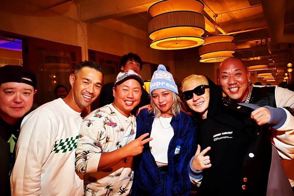 WISEさんのインスタグラム写真 - (WISEInstagram)「🤜✨🤛 #complexcon2022 #skimasktheslumpgod #gdragon #yagi #🍻」11月27日 22時16分 - wise_official