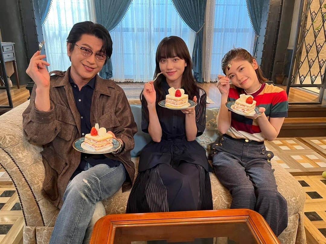 清原果耶のインスタグラム：「このあと夜10時30分から 「invert 城塚翡翠 倒叙集」特別編が放送されます！ ⁡ 写真は、及川さんと風花ちゃんと☺︎ 優しさとユーモアに溢れたお2人 現場でお会いする度、元気を貰っています。 ⁡ 今夜もどうぞお楽しみください〜 ⁡ . #城塚翡翠」
