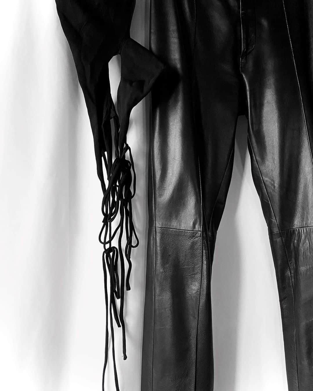 ミツギ百合のインスタグラム：「just string and fake leather are enough.」