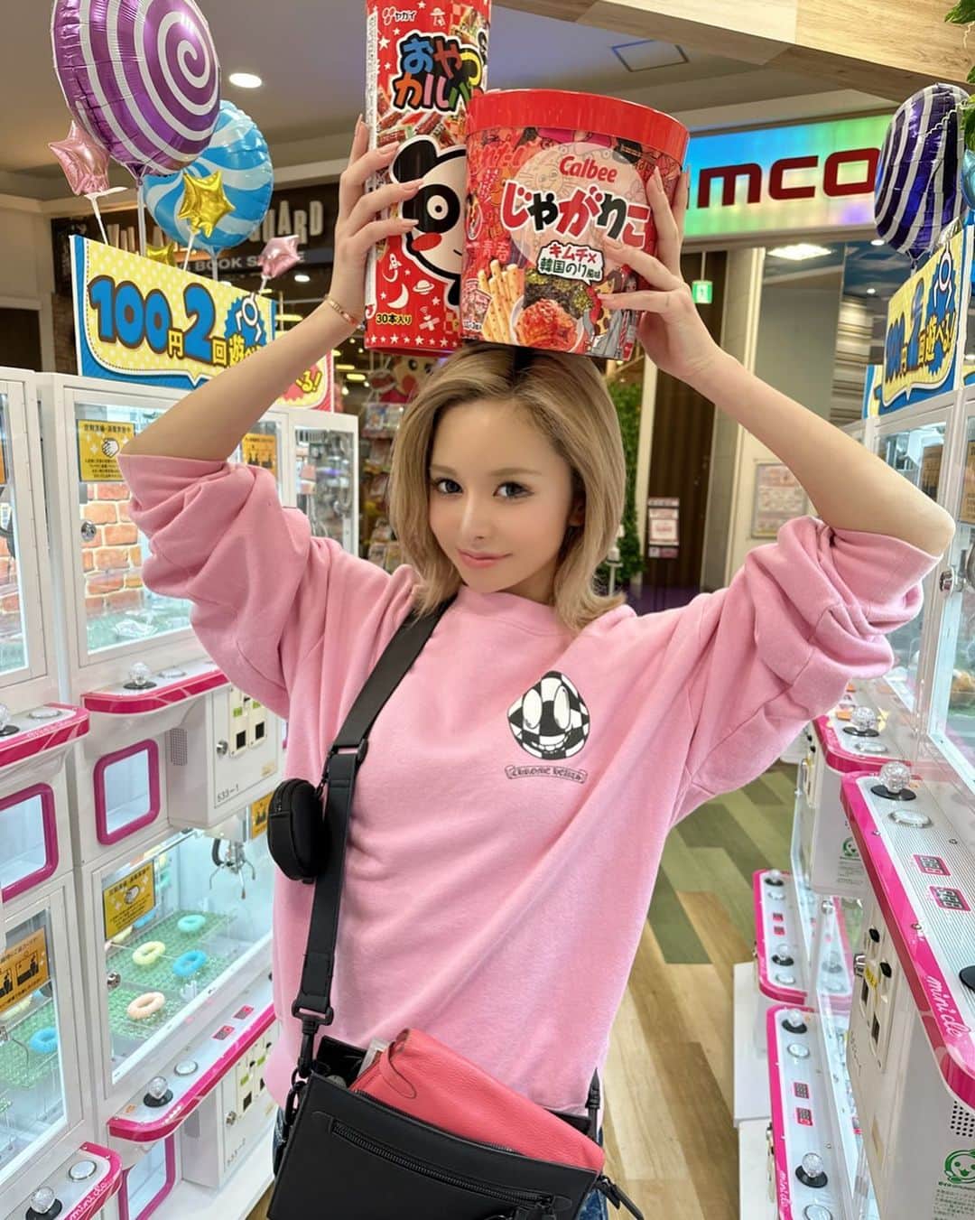 のインスタグラム：「. いつかのUFOキャッチャー🍭🍬🍪 . #名古屋 #AEON #UFOキャッチャー」