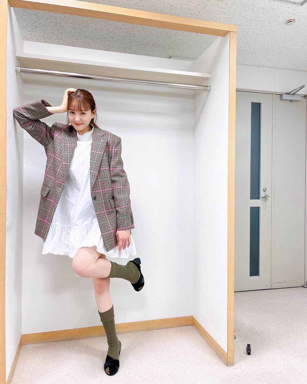 のインスタグラム：「先日の @hiruobi_tbs お衣装☺︎  久しぶりのミニワンピ。 ジャケット好きなので、嬉しかったな♡  outfit  @doublestandard_official」