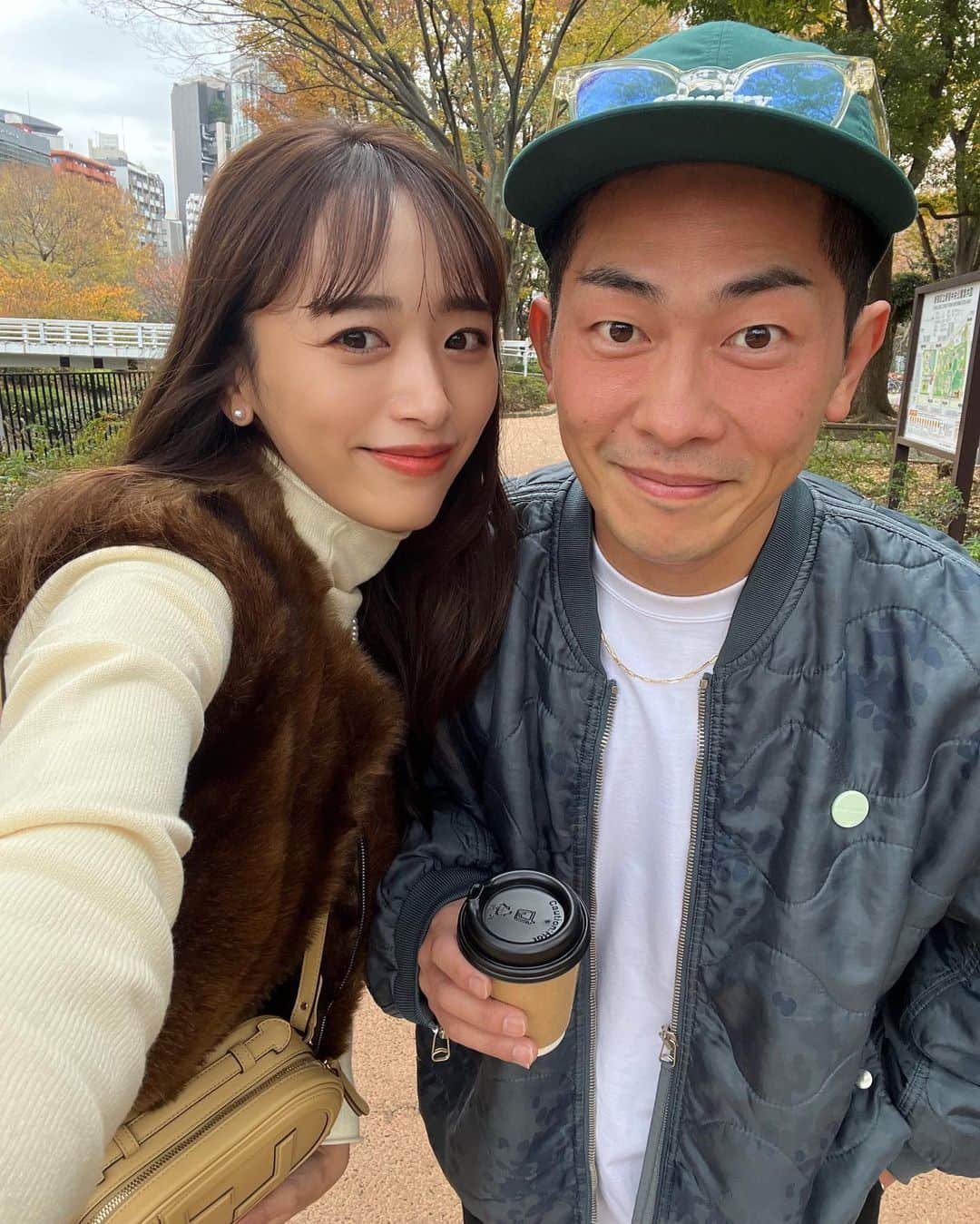 近藤千尋のインスタグラム：「公園デート👫🌳  本日の告知📺❤️  今日は、 『月曜の蛙、🐸大海を知る📺』 夜22時からオンエアです💕 是非見てくださいっ🤍🤍  Twitterの投票たくさん嬉しかったなぁ🥹 予想一位ありがとうございました😭❤️」