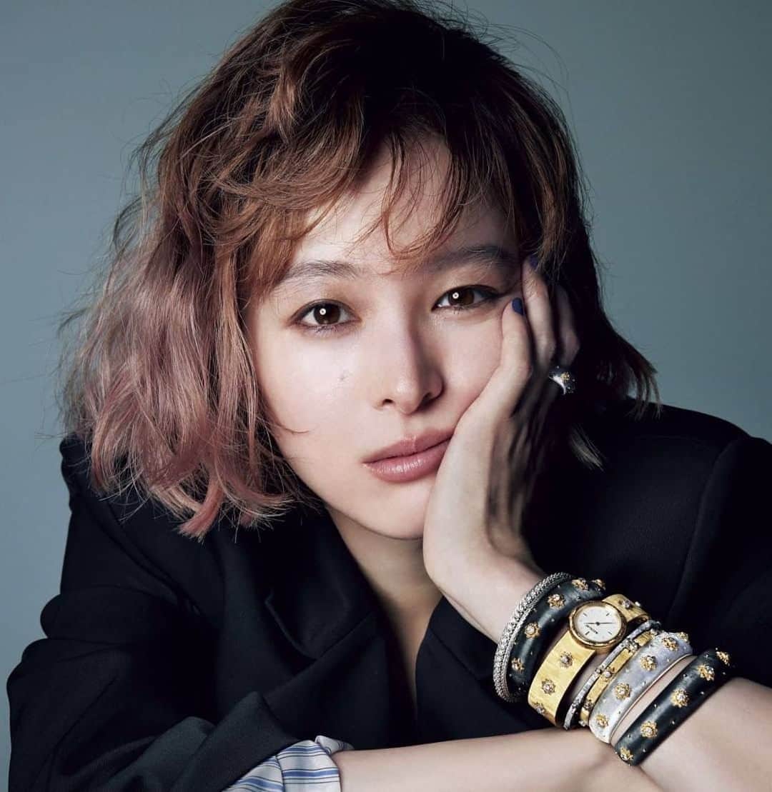 清野菜名のインスタグラム：「ELLE JAPON みてね。  #ellejapan」