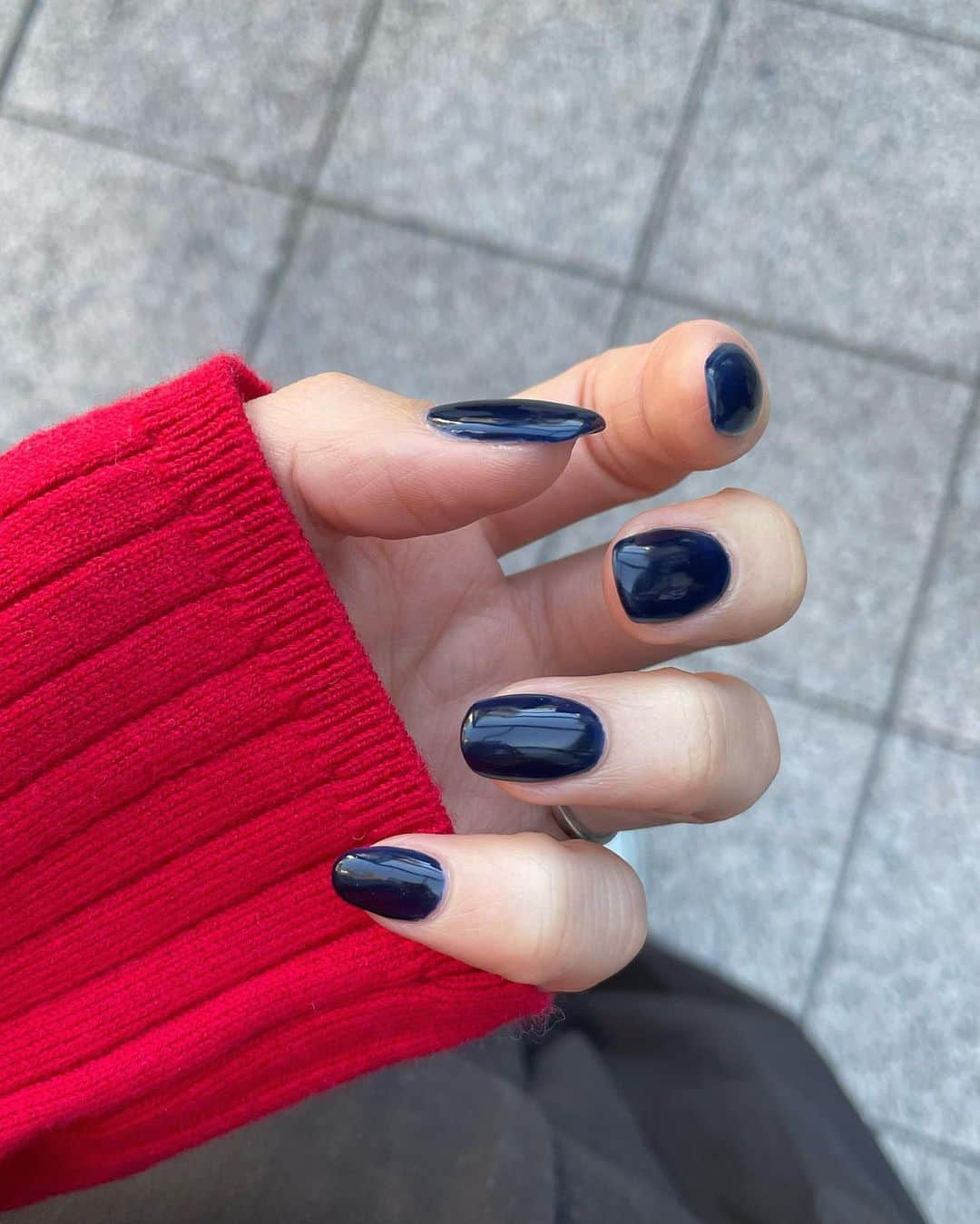 高村 楓さんのインスタグラム写真 - (高村 楓Instagram)「今と先月のネイル💅  連続でブルー系🫐」11月28日 18時02分 - 12_kaede