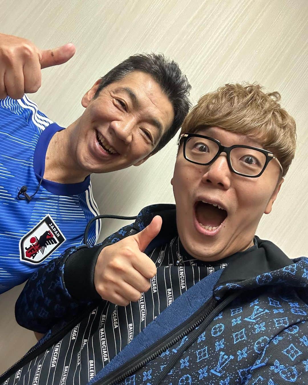 HIKAKINのインスタグラム：「フジテレビ内でたまたま宮根誠司さんにお会いしました😂🎉動画見て知ってくださっていて、嬉しかった🥹✨  からのホリケンさん乱入w」