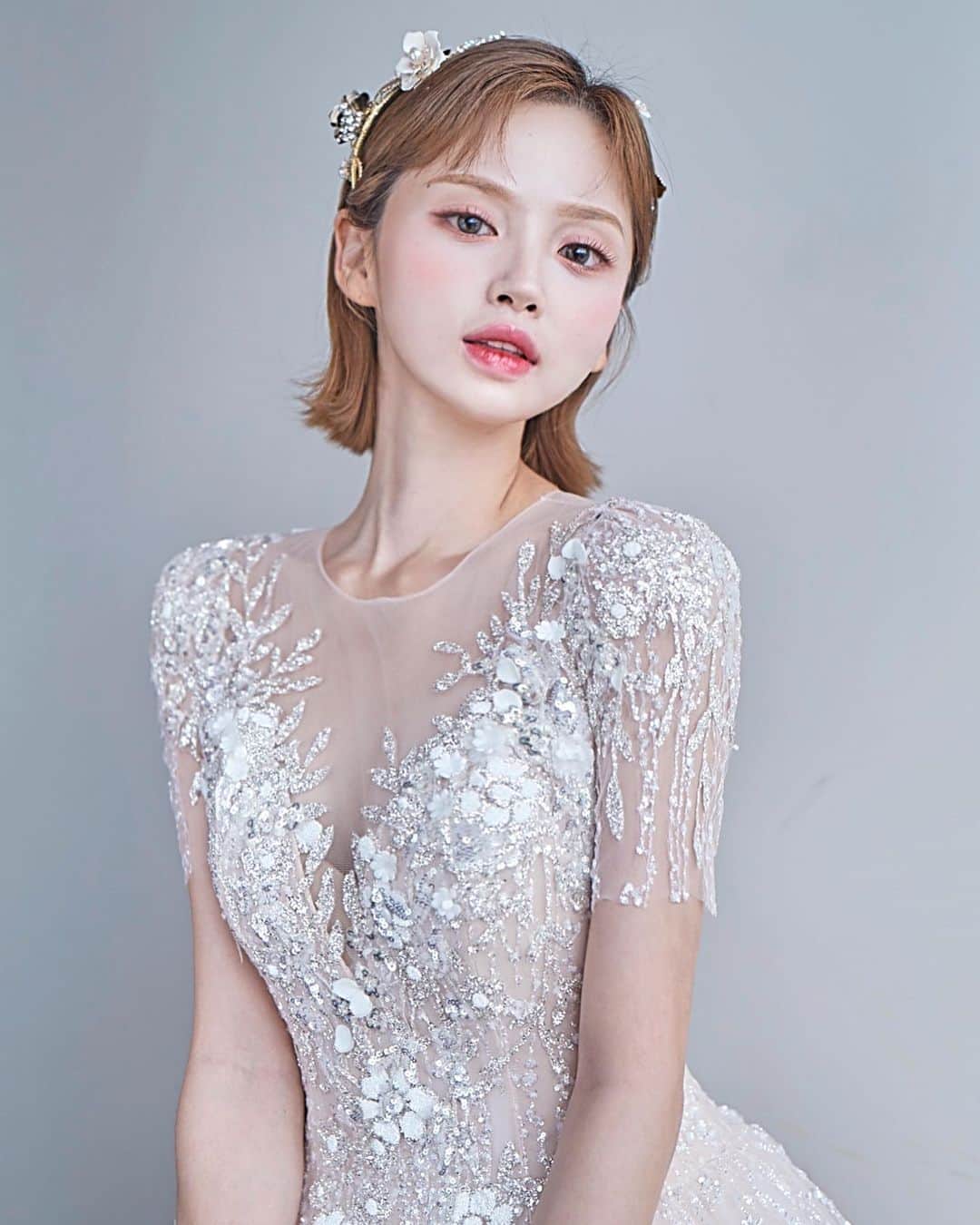 Yoonbitnaのインスタグラム：「나 결혼할 때 단발일까 💁🏻‍♀️..」