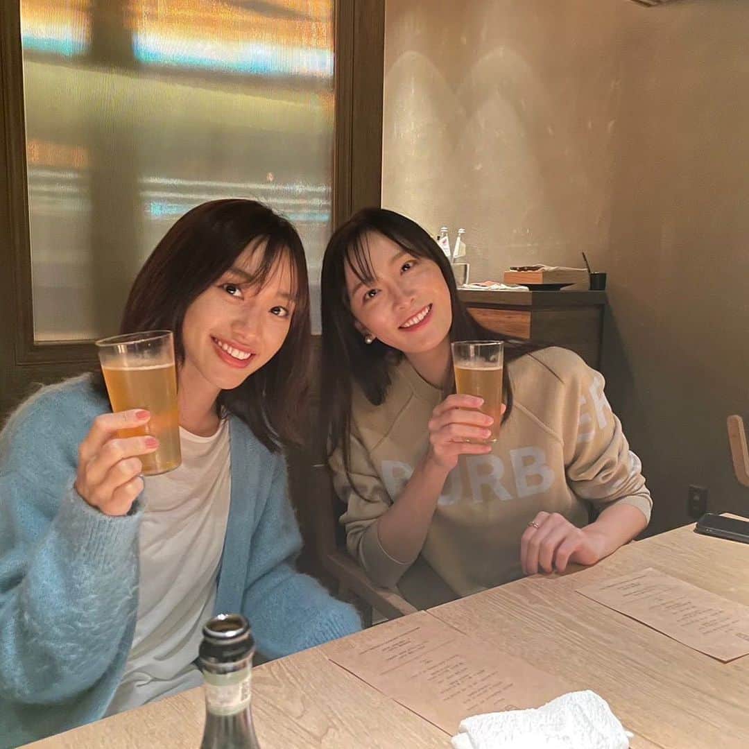 大戸千絵のインスタグラム：「東京旅行の初日は お友達が西麻布のおしゃれなモダンイタリアン連れて行ってくれた🤍🗼 このクラフトビールとんでもなく美味しかった〜🥺  もっとゆっくり過ごしたかったのでまた鳥栖で🤍笑」