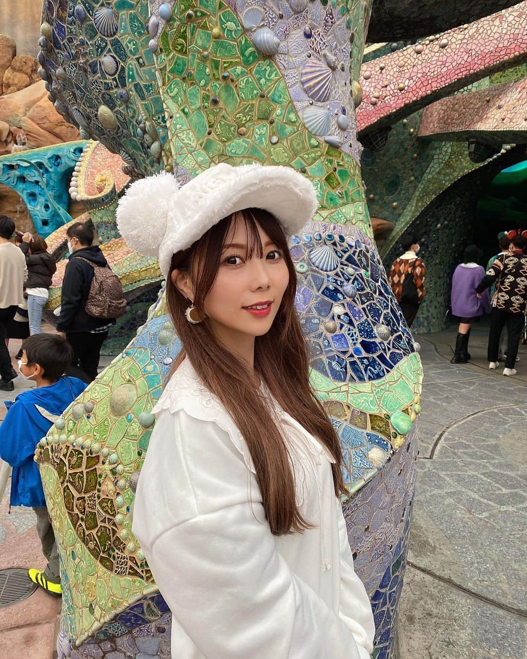 西村季里子さんのインスタグラム写真 - (西村季里子Instagram)「・  #マーメイドラグーン って本当に美しい…🧜🏻‍♀️💙💙💙  何回行っても必ずここで 記念撮影しちゃう☺️🫧🫧  シアター早く復活してほしいな💗  #ディズニー#ディズニーシー  #東京ディズニーリゾート #東京ディズニーシー#シー #クリスマス#クリスマスディズニー #クリスマスディズニーシー  #ビリーヴシーオブドリームス  #tokyodisneysea#tokyodisneyresort  #disney#disneysea#tds#follow#followme」11月28日 12時33分 - kiriko_nishimura