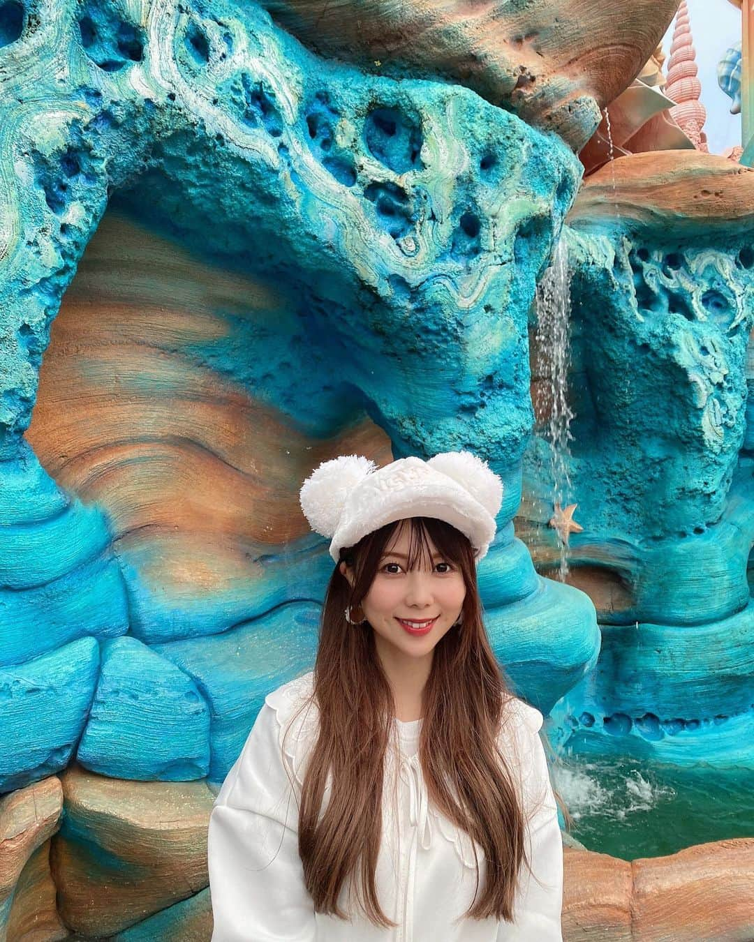 西村季里子さんのインスタグラム写真 - (西村季里子Instagram)「・  #マーメイドラグーン って本当に美しい…🧜🏻‍♀️💙💙💙  何回行っても必ずここで 記念撮影しちゃう☺️🫧🫧  シアター早く復活してほしいな💗  #ディズニー#ディズニーシー  #東京ディズニーリゾート #東京ディズニーシー#シー #クリスマス#クリスマスディズニー #クリスマスディズニーシー  #ビリーヴシーオブドリームス  #tokyodisneysea#tokyodisneyresort  #disney#disneysea#tds#follow#followme」11月28日 12時33分 - kiriko_nishimura