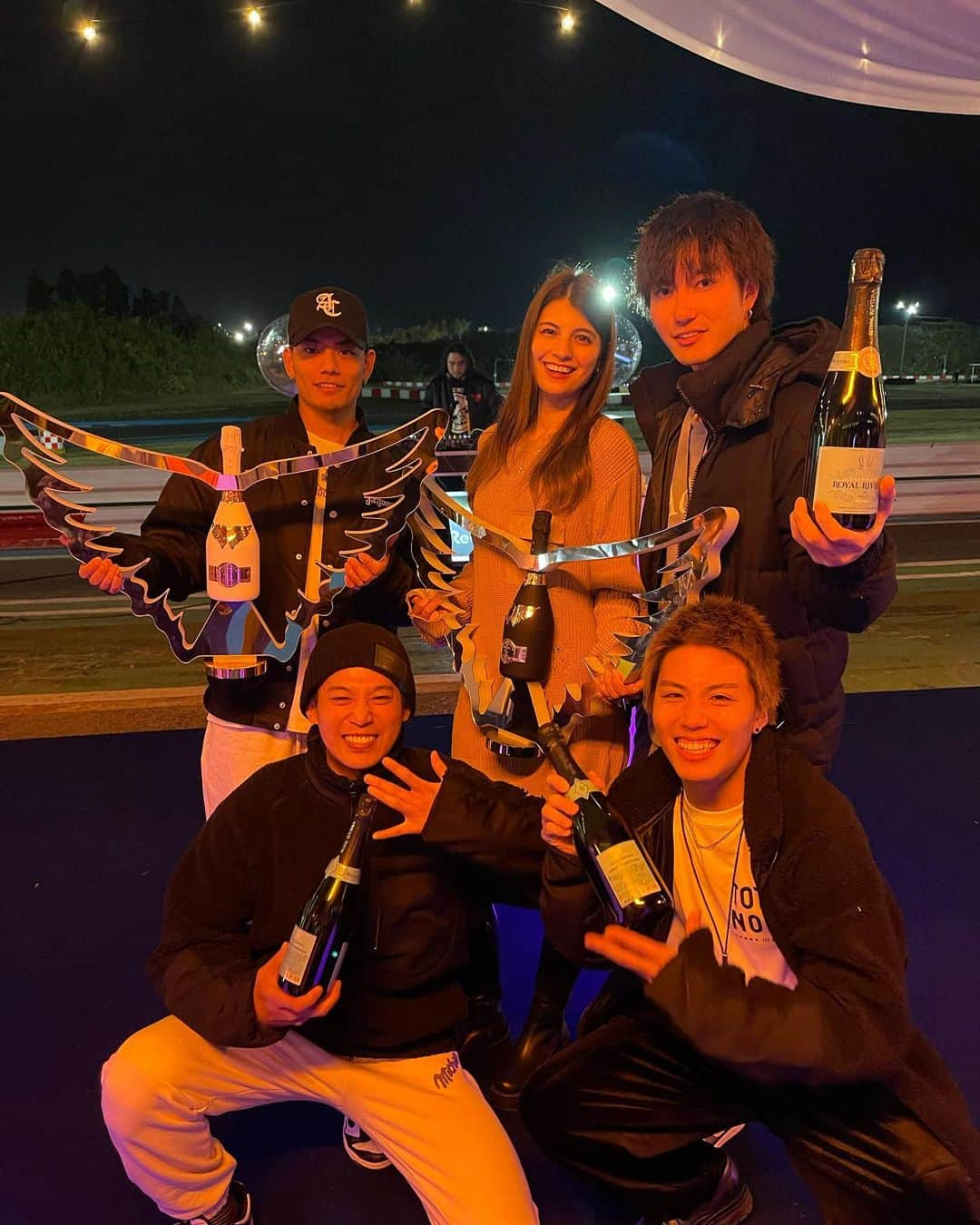 フジのインスタグラム：「マギーさん主催のカーレース出てきたよ🏎 サウナもシーシャもあって最高のイベントでした 帰りの車で日本負けて萎えたけど、みんな元気出してこうぜ ブラボー！」